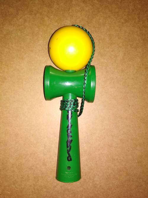 Kendama / Swingamajig Trick Toy