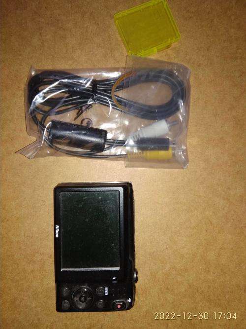 NIkon Coolpix camera for parts (not working)