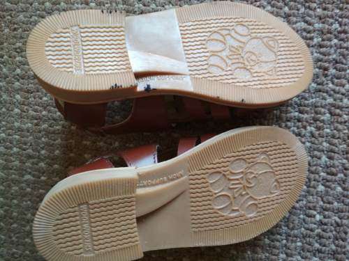 Woolworths Walkmates Kid`s Baby`s Shoes/Sandals - Size 7.5 - leather uppers