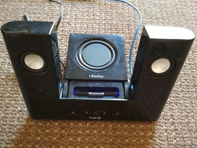 i-Station Logic3 MP3 player or Ipod Docking Station Music Speakers