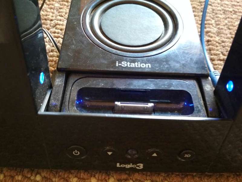 i-Station Logic3 MP3 player or Ipod Docking Station Music Speakers