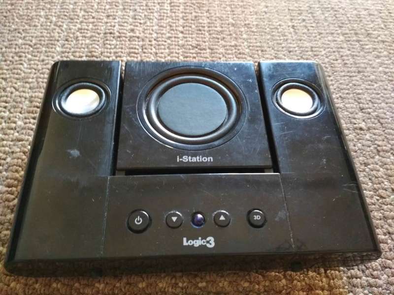 i-Station Logic3 MP3 player or Ipod Docking Station Music Speakers