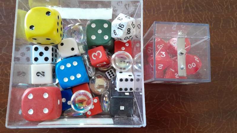 Game & Board Dice & Poker Dice With Shaker and Storage Container Bundle