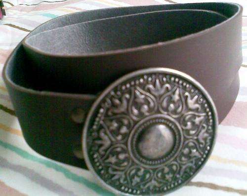 Ladies brown belt with round engraved buckle (size 34)