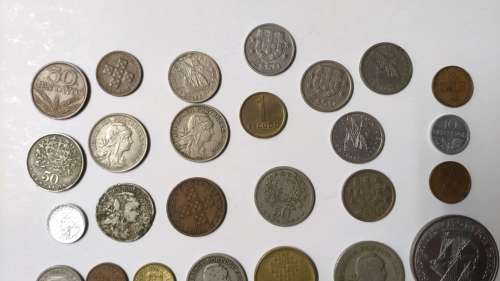 Lot of old SA coins, international coins, and tokens - all circulated - incl Jonty Rhodes