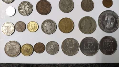 Lot of old SA coins, international coins, and tokens - all circulated - incl Jonty Rhodes