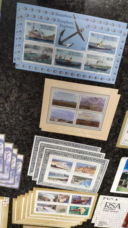 Booklets and Mini-sheets (>100) Mint and CTO
