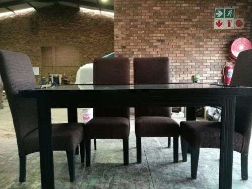 Chinniel Chairs + Table