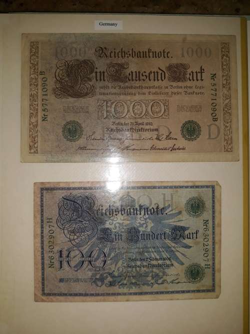 ALBUM OF INTERNATIONAL BANKNOTES