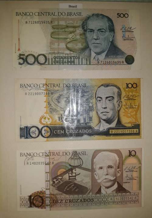 ALBUM OF INTERNATIONAL BANKNOTES
