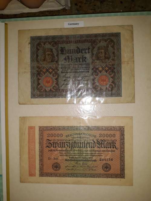 ALBUM OF INTERNATIONAL BANKNOTES