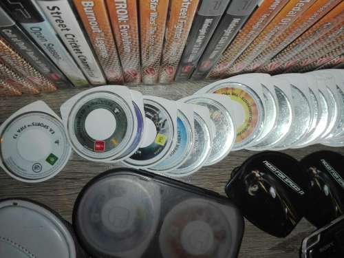 SONY PSP 3004 Bundle 2x PSP, 70 Games + Extras