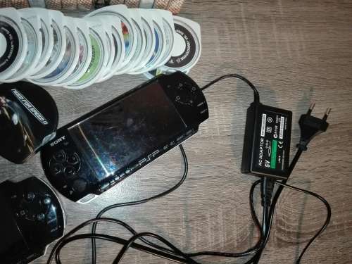 SONY PSP 3004 Bundle 2x PSP, 70 Games + Extras