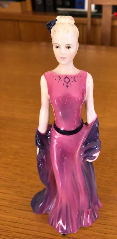 COALPORT : Ladies of Fashion - Camilla (signed)