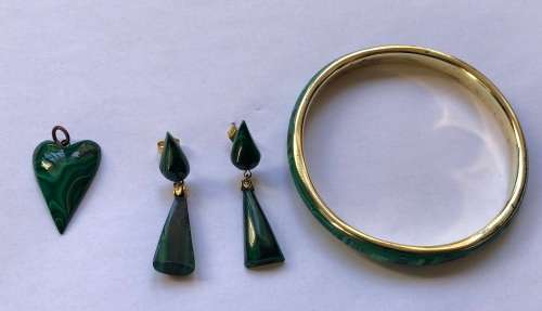 Malachite pendent, earrings and bracelet