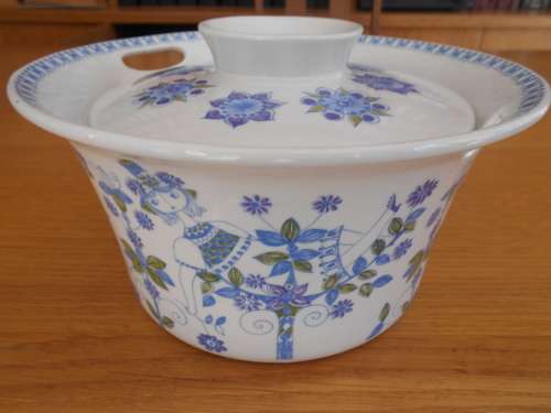 FIGGJO FINT (Norway) - Large casserole dish with handles and lid (Turi design : Lotte)