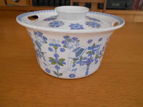 FIGGJO FINT (Norway) - Large casserole dish with handles and lid (Turi design : Lotte)