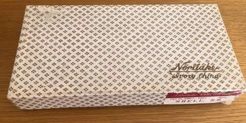 Noritake Ivory China shell dishes (2) - boxed (new)