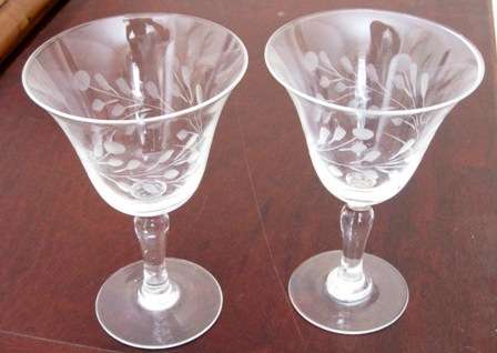Beautifully engraved sherry glasses - mint condition