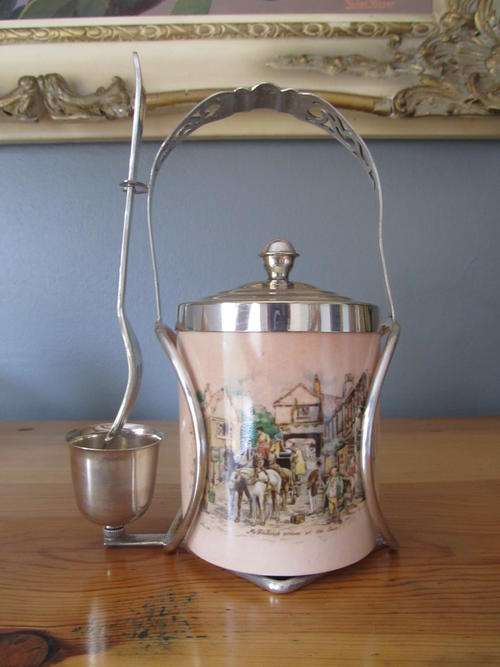 PRETTY SANDLAND WARE PICKLE POT