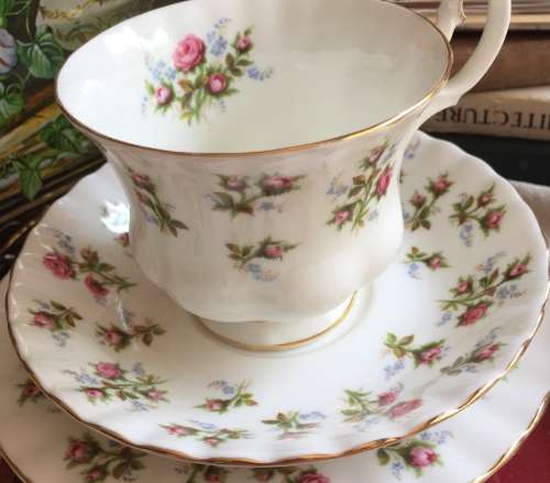 Royal Albert trios "Winsome"