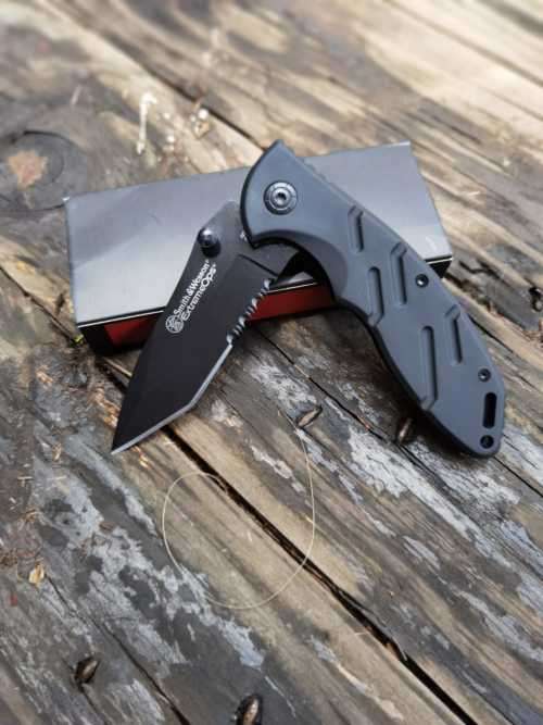 SMITH AND WESSON extreme ops folding knife