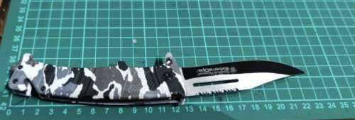 Smith and Wesson extreme ops pocket knife (camo)