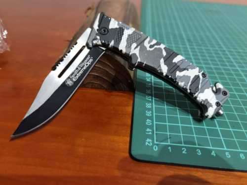 Smith and Wesson extreme ops pocket knife (camo)