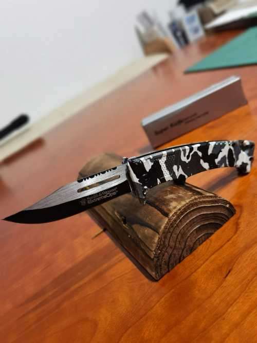 Smith and Wesson extreme ops pocket knife (camo)
