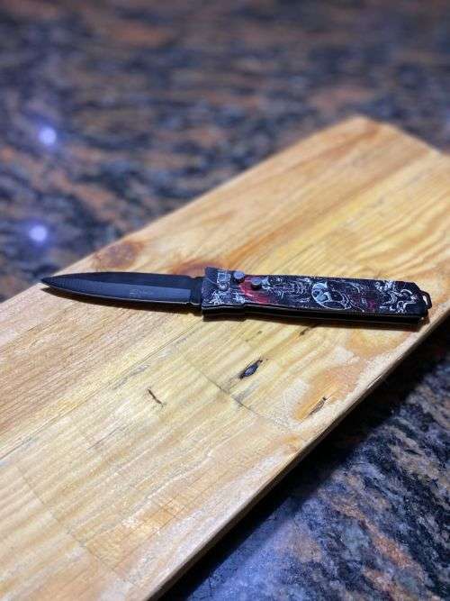 Skull Switch Blade