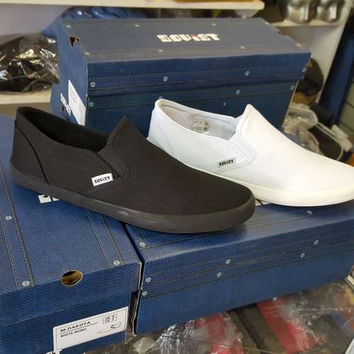 THE SHOE FOR THE SUMMER !!!! SOVIET DAKOTA - IN BLACK AND WHITE - SHIPPING INCLUDED !!!!