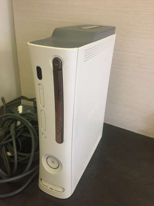 Xbox 360 8gig Phat. Please read!!!!!