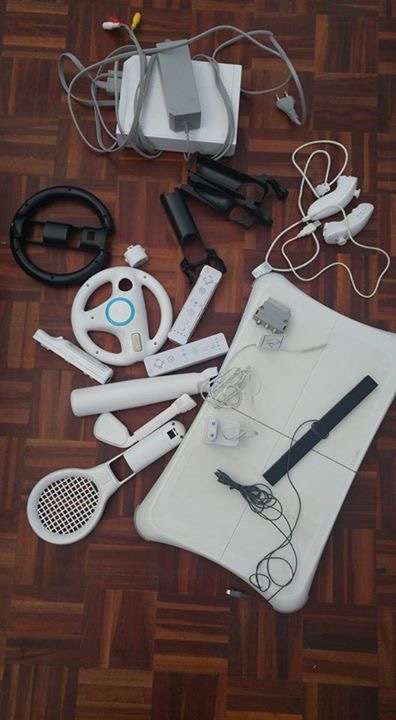 Wii BUNDLE , 3X CONTROLS 2 WITH MOTION SENSOR  2X NUNCHUCK 1 WIRELESS, BALANCE BOARD, SPORTS GOODS