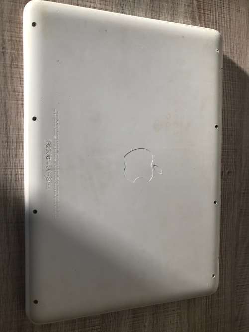 MACBOOK WHITE INTEL CORE 2 DUO CPU @ 2.40GHz 2.40GHz, 2GB RAM, 250GB HDD, OS X EL CAPITAN (1)
