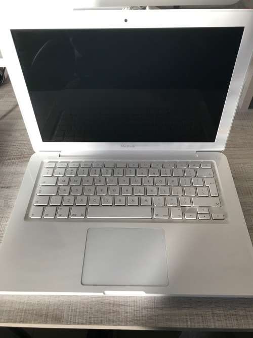 MACBOOK WHITE INTEL CORE 2 DUO CPU @ 2.40GHz 2.40GHz, 2GB RAM, 250GB HDD, OS X EL CAPITAN (1)