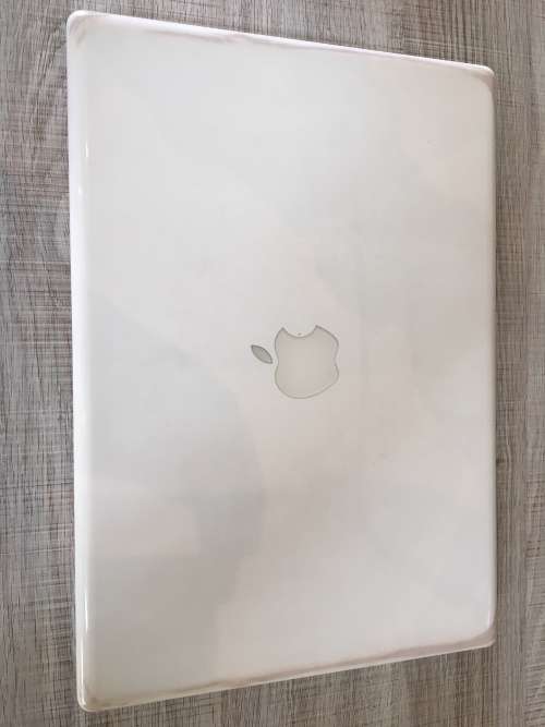 MACBOOK WHITE 13" INTEL CORE 2 DUO @ 2.13GHz 2.13GHz, 2GB RAM, 320GB HDD, OS X EL CAPITAN