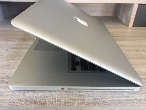MACBOOK PRO i7, 15" INTEL CORE i7 QUAD CORE CPU @ 2,40GHz, 16GB RAM, 750GB HDD, MacOS SIERRA