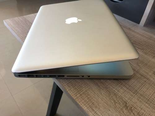 MACBOOK PRO i7, 15" INTEL CORE i7 QUAD CORE CPU @ 2,00GHz, 500GB SSHD, 8GB RAM, MacOS HIGH SIERRA