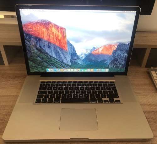 MACBOOK PRO 17" INTEL CORE i5, 500GB HDD, 4GB RAM, 2.53GHz. EXCELLENT CONDITION!!!