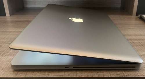 MACBOOK PRO 17" INTEL CORE i5, 500GB HDD, 4GB RAM, 2.53GHz. EXCELLENT CONDITION!!!