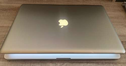 MACBOOK PRO 17" INTEL CORE i5, 500GB HDD, 4GB RAM, 2.53GHz. EXCELLENT CONDITION!!!