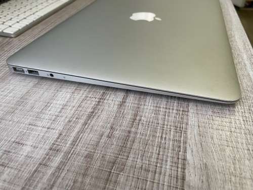 MACBOOK AIR 13`  INTEL CORE i5, 256GB SSD, 4GB RAM, 1.7GHZ  Mid 2011