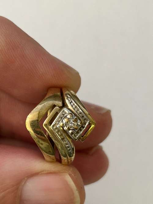 9ct SOLID GOLD ENGAGEMENT RING SET CUBIC ZIRCONA 3.3 GRAMS