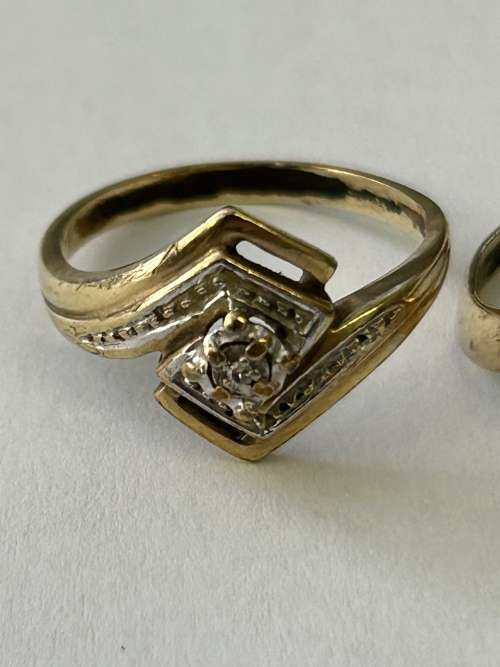 9ct SOLID GOLD ENGAGEMENT RING SET CUBIC ZIRCONA 3.3 GRAMS
