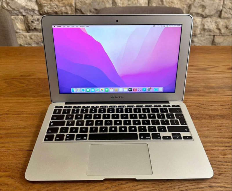 MACBOOK AIR 11` EARLY 2015 INTEL CORE i5, 128GB SSD, 4GB RAM, 1.6 GHz, EXCELLENT  CONDITION!!!!!