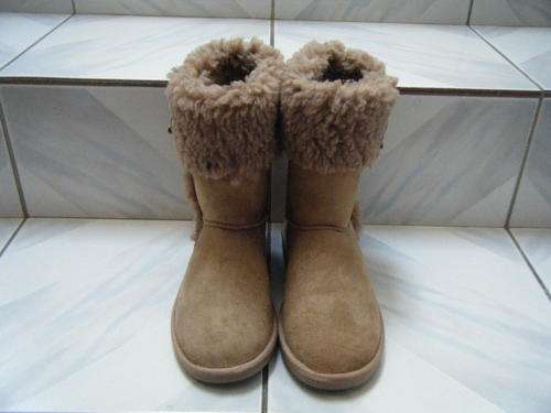 One pair Size 4 brown winter boots