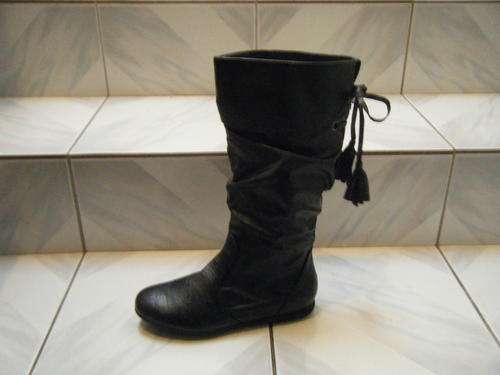 one pair size 5 black fashion boots