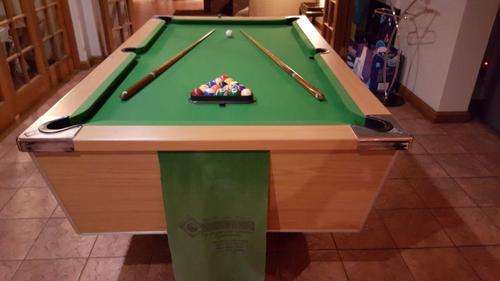 POOL TABLE (EXCELLENT CONDITION, HARDLY USED)