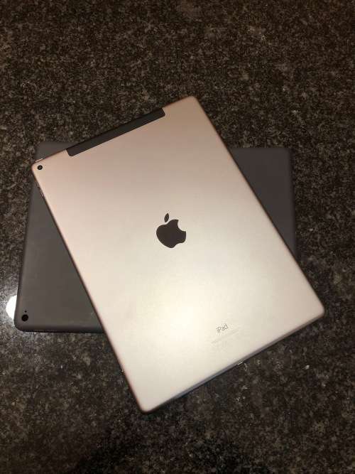 Apple iPad Pro 12.9inch 128GB WiFi Cellular (Model A1652) + Apple Smart KeyBoard Case - Immaculate