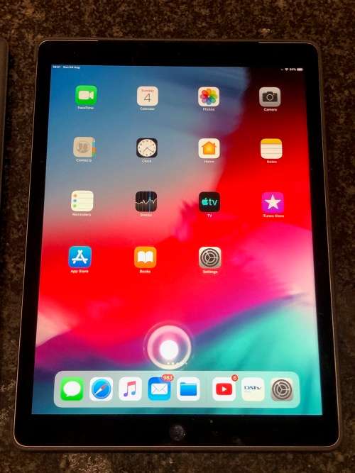 Apple iPad Pro 12.9inch 128GB WiFi Cellular (Model A1652) + Apple Smart KeyBoard Case - Immaculate